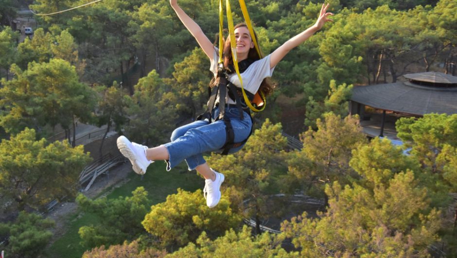 Bungee jumping în București: adrenalina la maxim