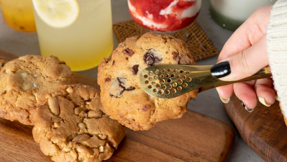 Salam de biscuiți cu nucă: rețeta simplă și delicioasă pentru un desert fără coacere